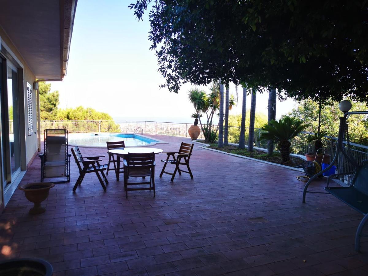 מיסטרביאנקו Holiday Flower Villa Panoramica Sul Golfo Di Catania מראה חיצוני תמונה
