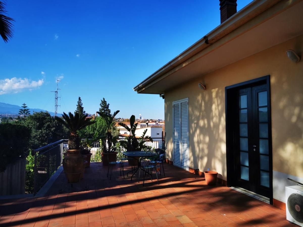 מיסטרביאנקו Holiday Flower Villa Panoramica Sul Golfo Di Catania מראה חיצוני תמונה