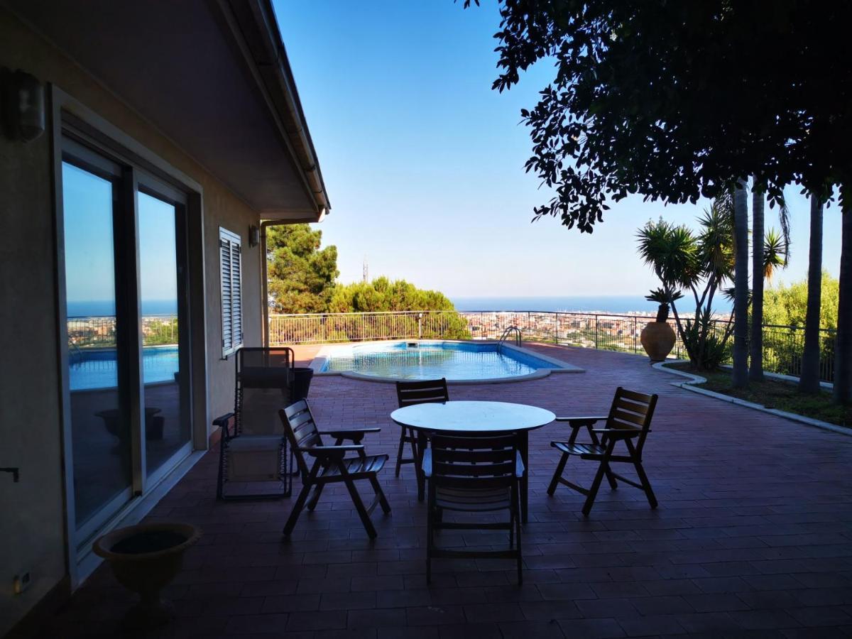 מיסטרביאנקו Holiday Flower Villa Panoramica Sul Golfo Di Catania מראה חיצוני תמונה