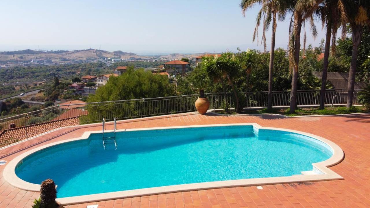 מיסטרביאנקו Holiday Flower Villa Panoramica Sul Golfo Di Catania מראה חיצוני תמונה