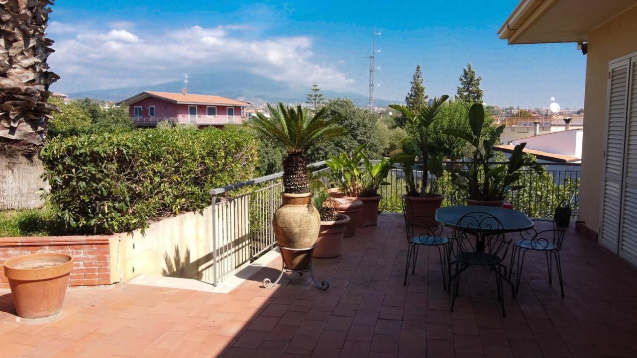 מיסטרביאנקו Holiday Flower Villa Panoramica Sul Golfo Di Catania מראה חיצוני תמונה