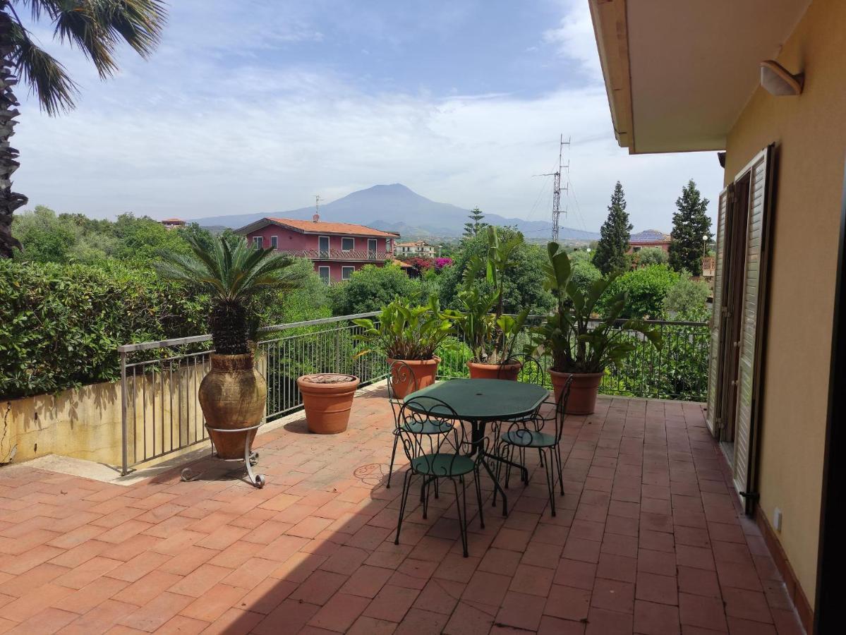 מיסטרביאנקו Holiday Flower Villa Panoramica Sul Golfo Di Catania מראה חיצוני תמונה