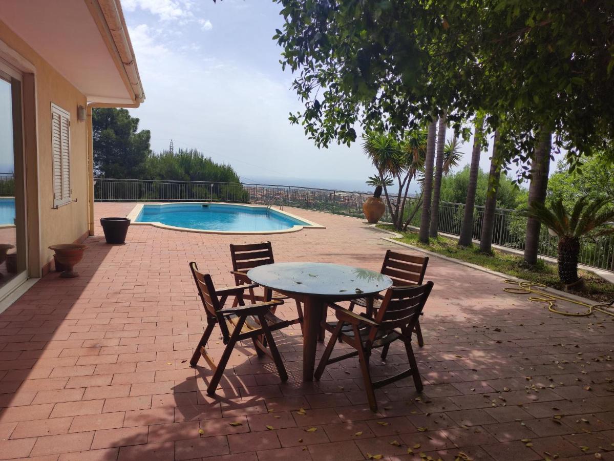 מיסטרביאנקו Holiday Flower Villa Panoramica Sul Golfo Di Catania מראה חיצוני תמונה