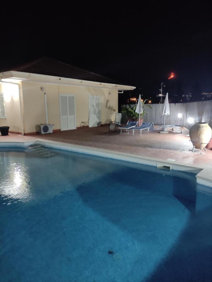 מיסטרביאנקו Holiday Flower Villa Panoramica Sul Golfo Di Catania מראה חיצוני תמונה