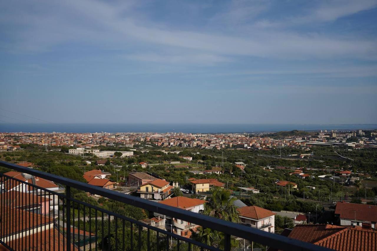 מיסטרביאנקו Holiday Flower Villa Panoramica Sul Golfo Di Catania מראה חיצוני תמונה