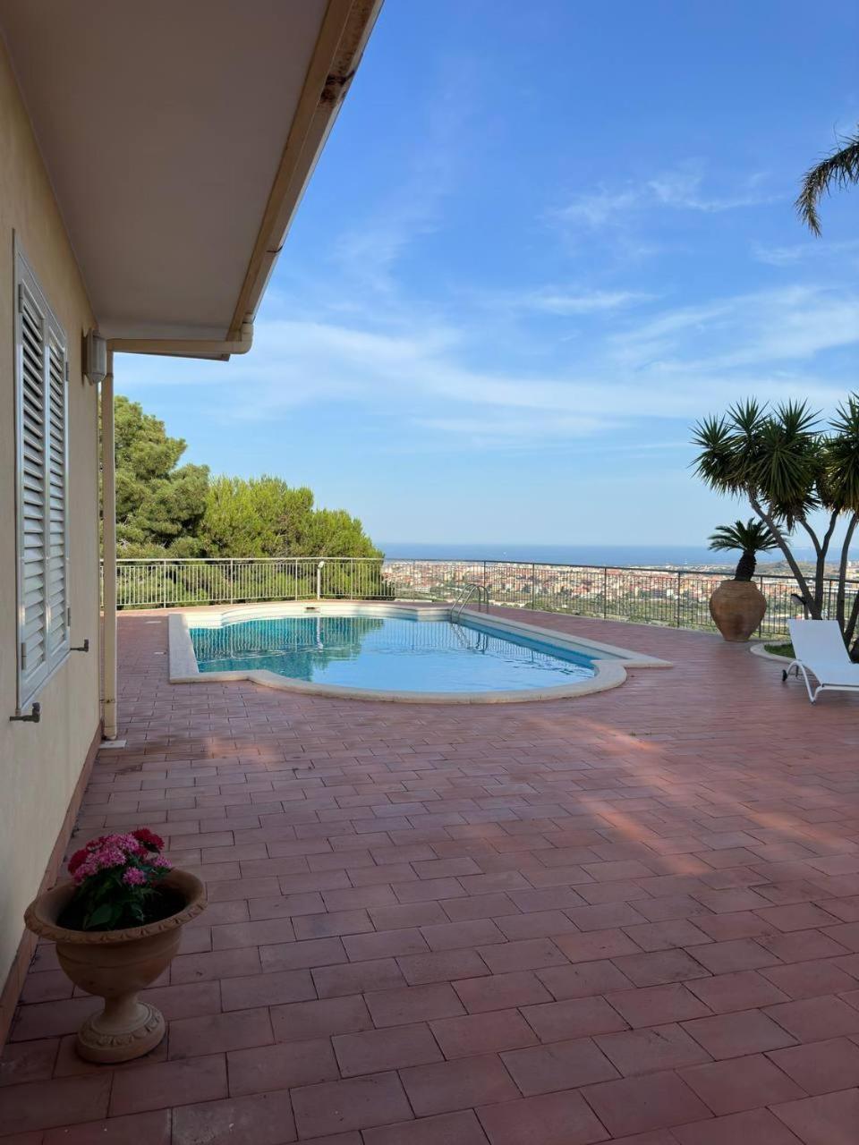 מיסטרביאנקו Holiday Flower Villa Panoramica Sul Golfo Di Catania מראה חיצוני תמונה