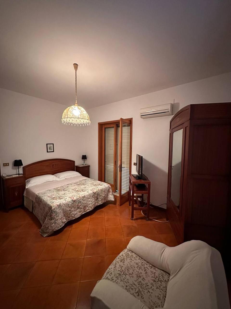 מיסטרביאנקו Holiday Flower Villa Panoramica Sul Golfo Di Catania מראה חיצוני תמונה